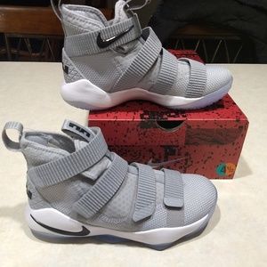 Nike Lebrons 4.5